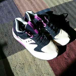 Saucony size 7 mens